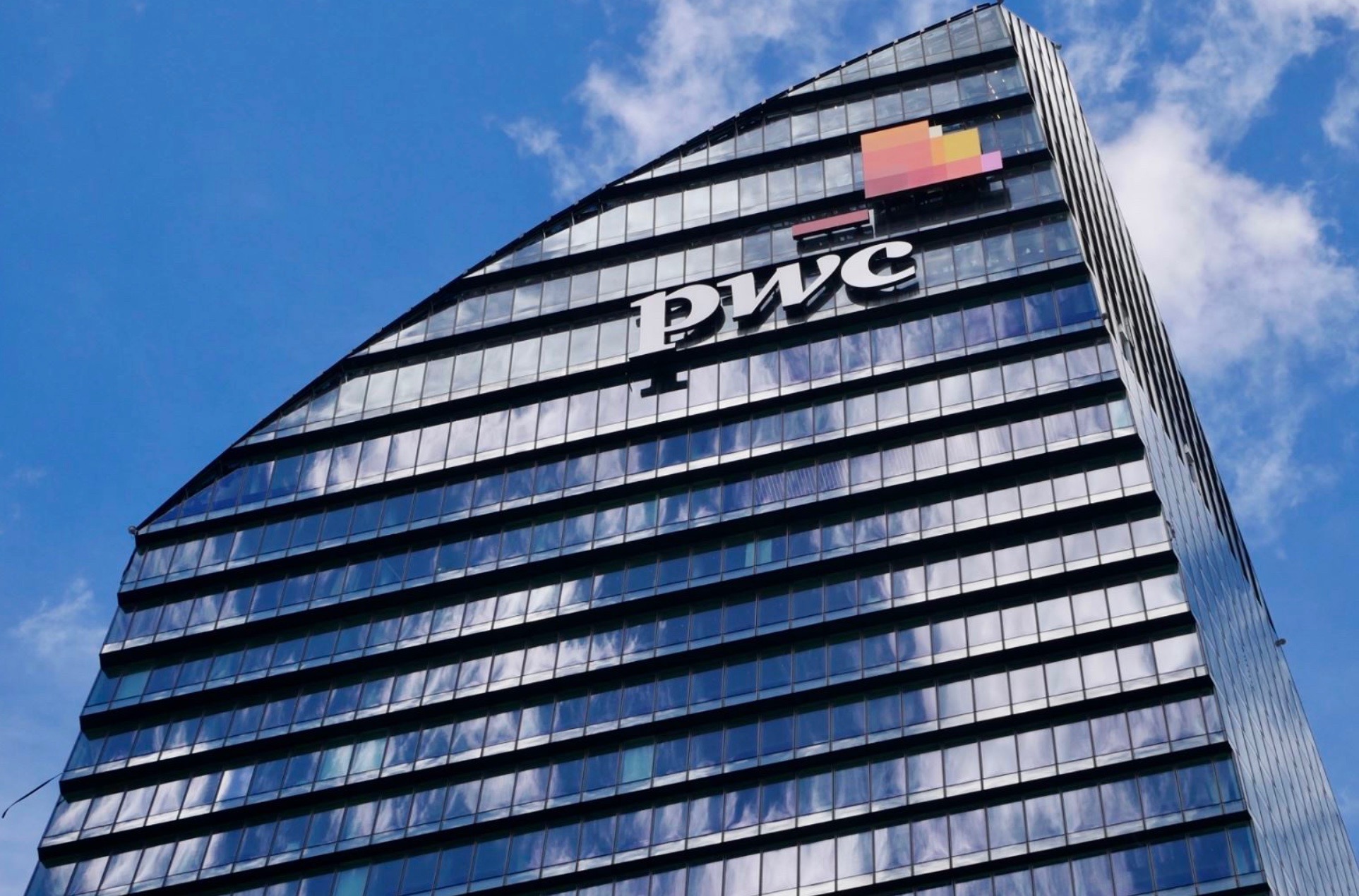 PwC. Real Estate Market Overview 2023: nuove sfide per il settore